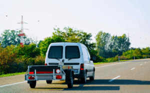 Dando o primeiro passo: Como selecionar o Kit Engate para Reboque Universal para sua carretinha